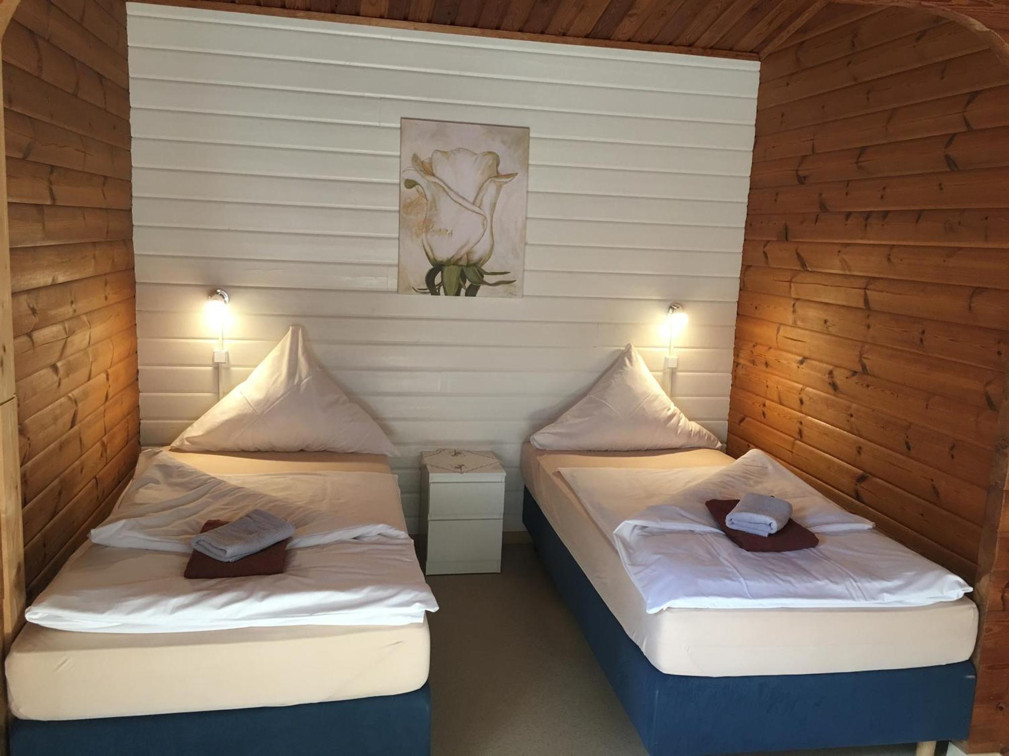 Abb Sportcenter Gaensefurth, Doppelzimmer Ohne Kueche, Standard Doppelzimmer Mit Kueche Hecklingen  Exteriér fotografie